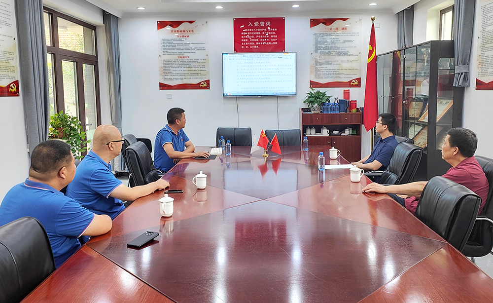 闻汛而动 向雨而行 开云官方版网站登录入口领导“向前一步”驻守防汛第一线